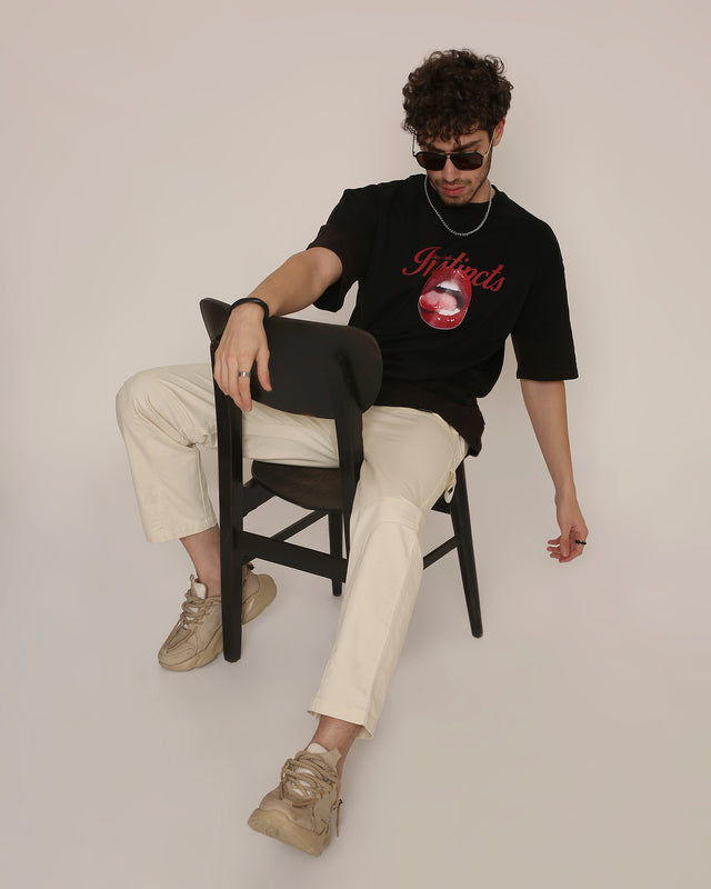 Red Temptation - Oversized T-Shirt (Black)